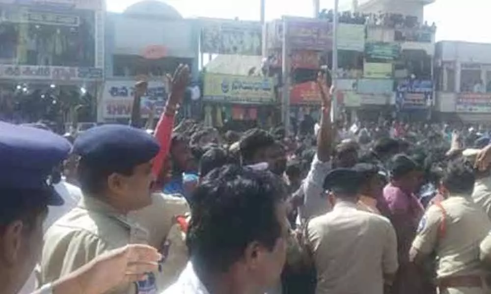 Priyanka Reddy case: Protests erupt at Shadnagar police station demanding death penalty to accused