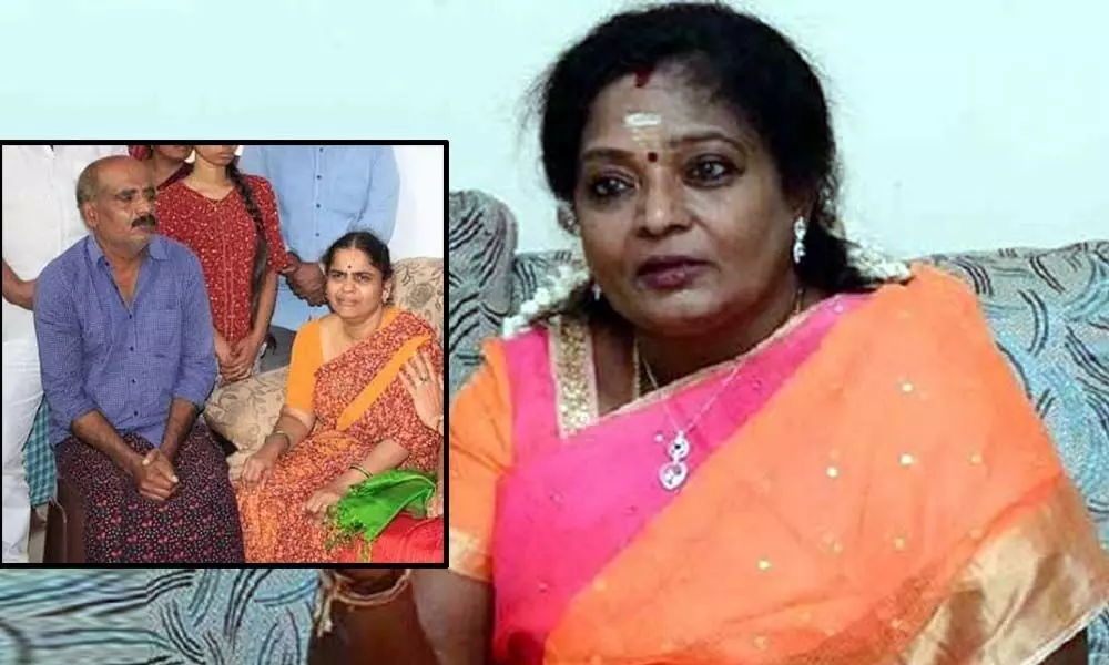 Governor Tamilisai Sounderarajan consoles bereaved Dr. Priyanka Reddy parents