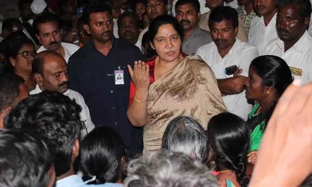 Warangal: Minister Satyavathi Rathod consoles rape victims family