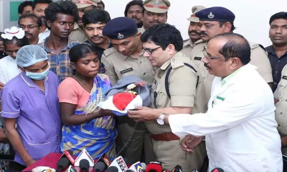 Khammam police rescue kidnapped baby girl from Vijayawada