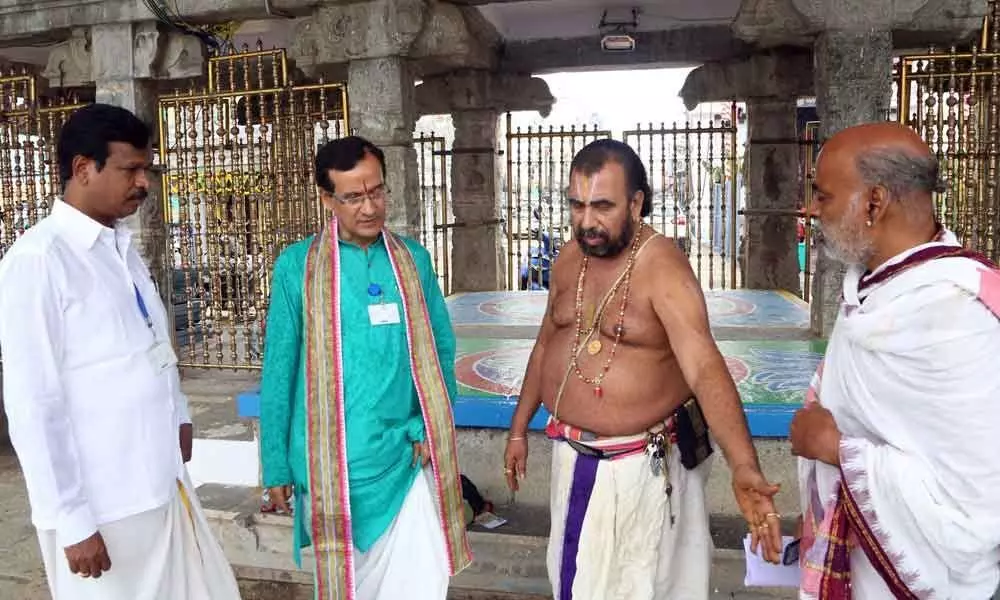 JEO inspects arrangements at Padma Pushakarini in Tiruchanur