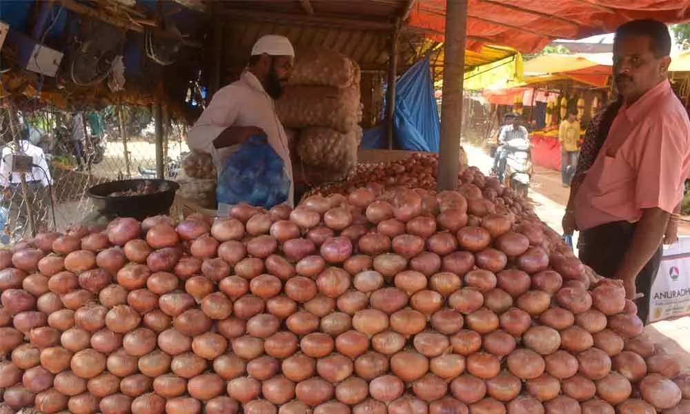 Onion prices leave common man in tears