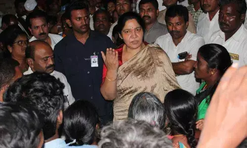 Warangal: Minister Satyavathi Rathod consoles rape victims family
