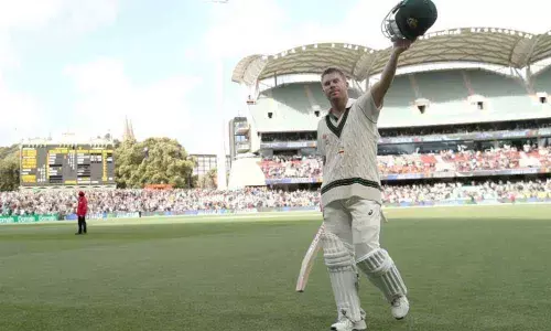 Warner hits 335, Smith shatters record as Pakistan struggle