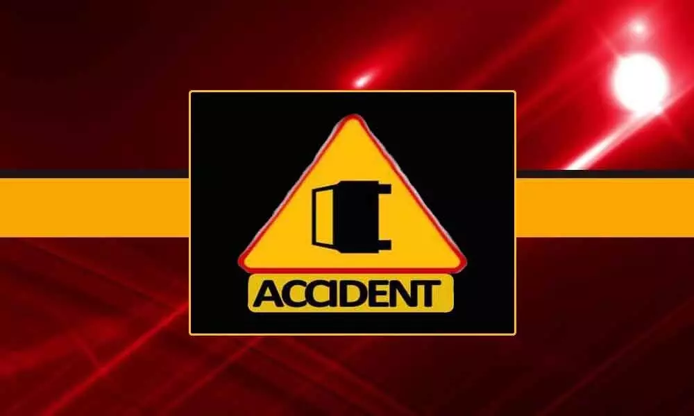 One dead and seven injured as the bus turn turtle in Ananthapur