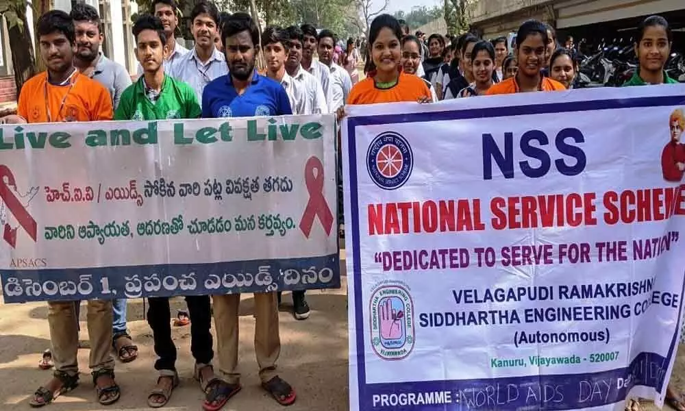 VR Siddhartha College holds AIDS rally in Vijayawada