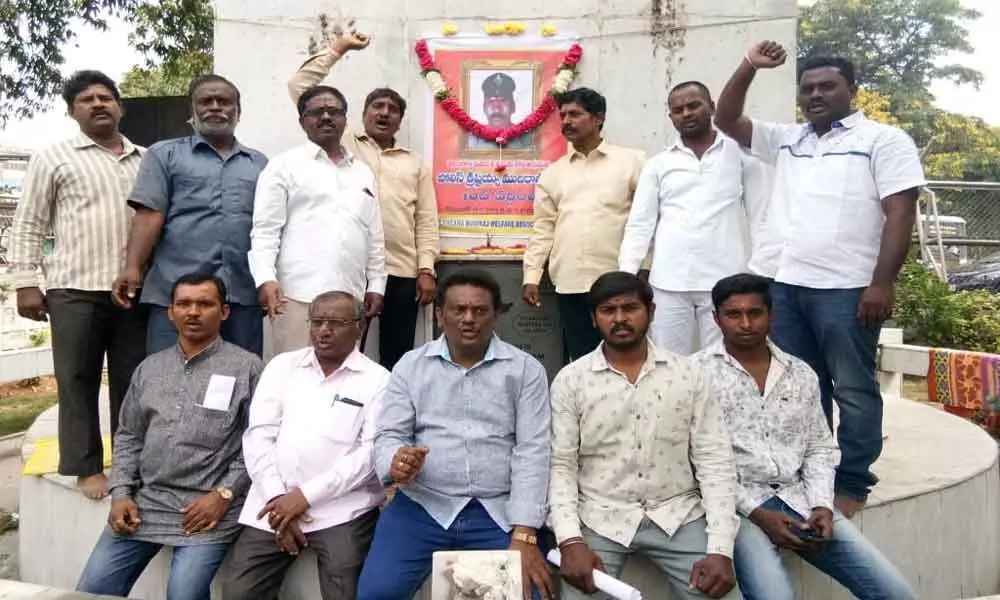 Glowing tributes paid to Telangana martyr Kishtaiah Mudhiraj at Clock Tower