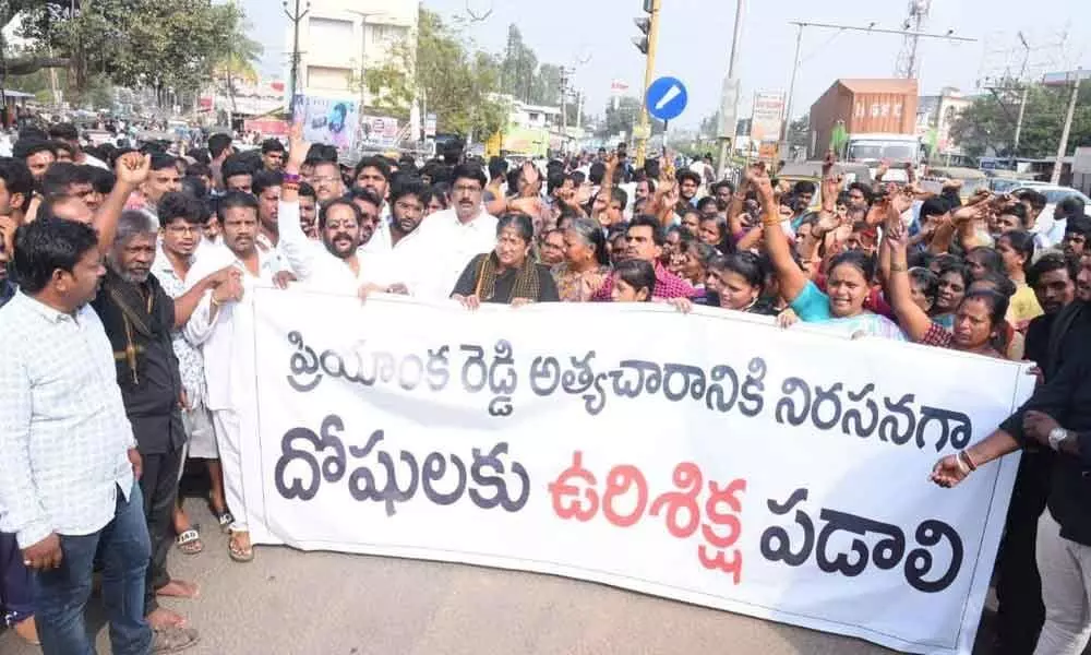 Rajamahendravaram: Protest rally against doctors murder taken out