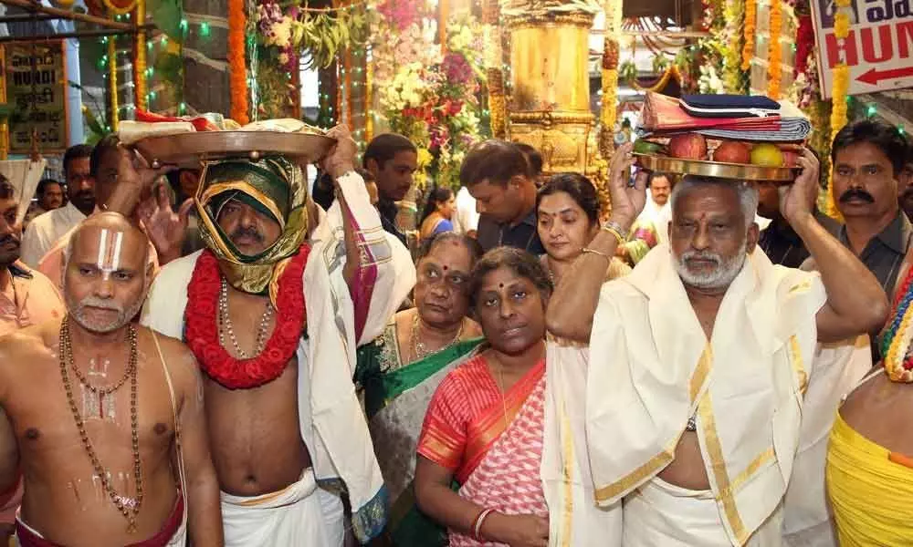 Dy CM K Narayana Swamy offers silk clothes on behalf of govt to deity in Tirupati