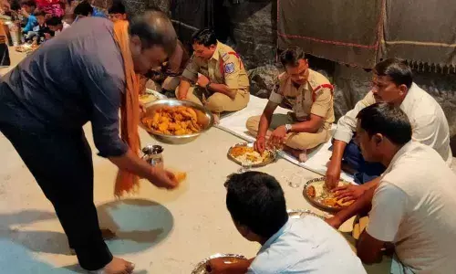 CI Jalandhar Reddy performs puja to Ayyappa