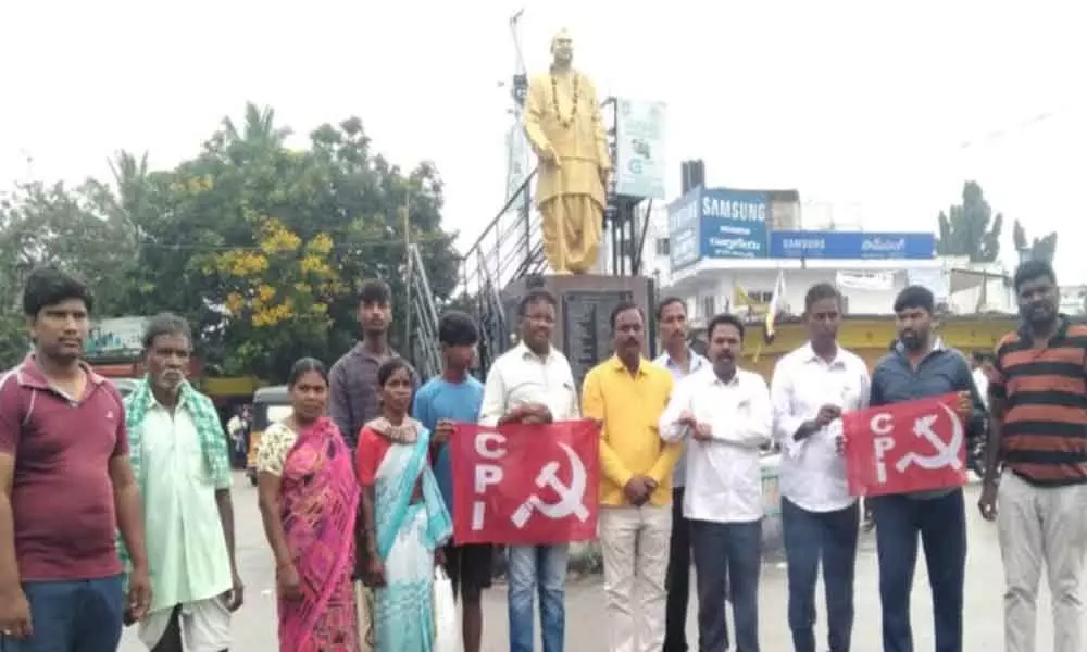 Mahbubnagar: CPI protests against hike in mobile, bus fares