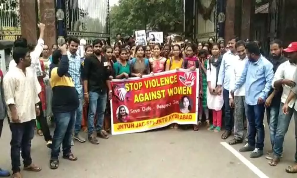 Students demand lynching of rapists