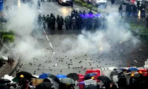 China bans US ships from stopping in HK, sanctions NGOs