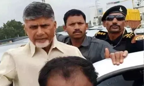 Naidu stopped at Shadnagar, TDP activists arrested