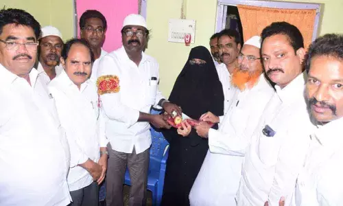Khammam: Minister Ajay Kumar distributes Shaadi Mubarak cheques