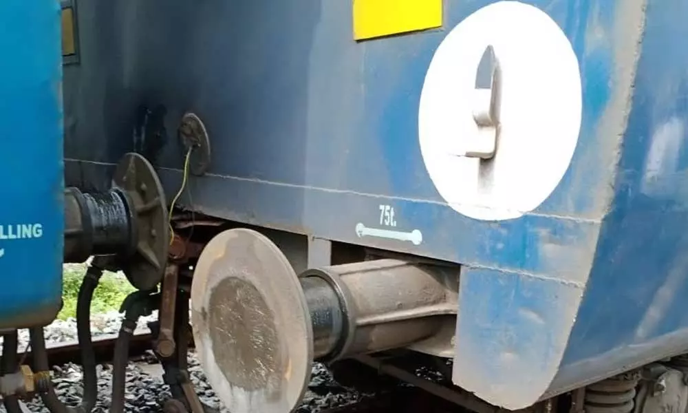 Tirupati - Shirdi express coach derails at Koduru, no casualties reported