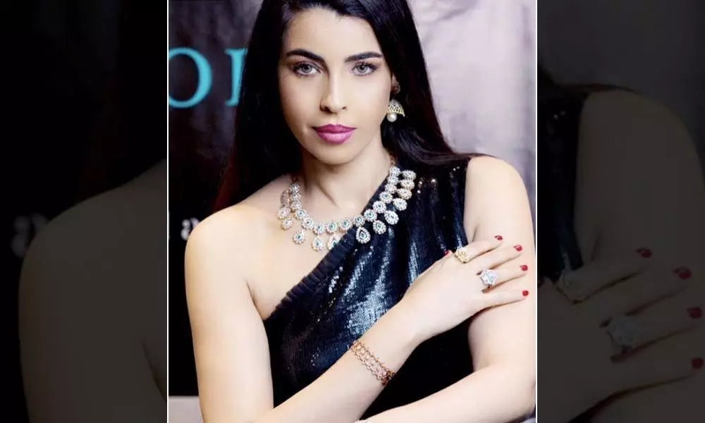 Amazing Dubai Star, Show Stopper Bushra Felicitated in Pune | Diwali Festival at ORRA Diamonds