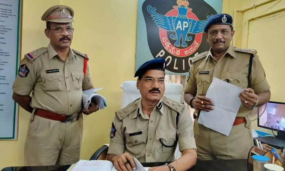 Vijayawada: DIG AS Khan inspects R-pet police station