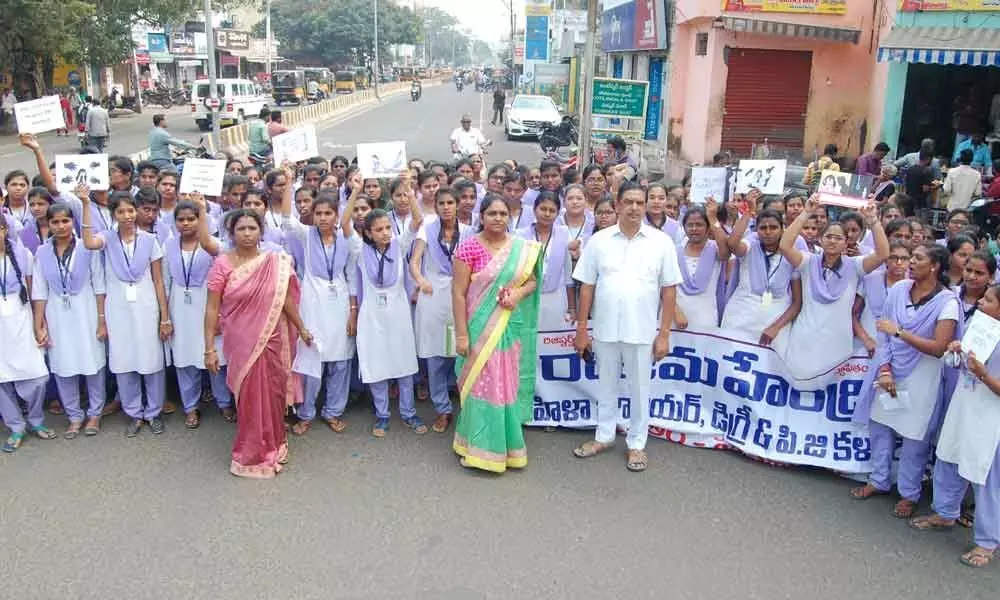 Rajamahendravaram: Girls demand capital punishment to Disha accused