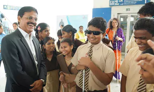 Devnar students enjoy joyride on Metro