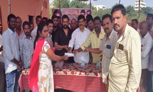 Corporator Jupally Satyanarayana extends help to cancer victims kin
