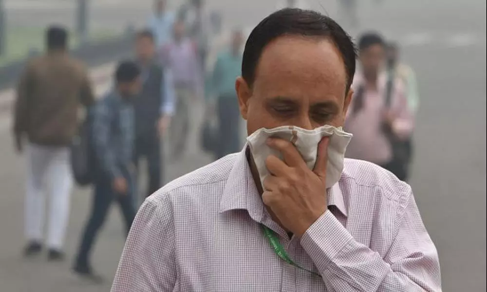 Delhis air quality turns very poor as pollution levels cross 300 mark