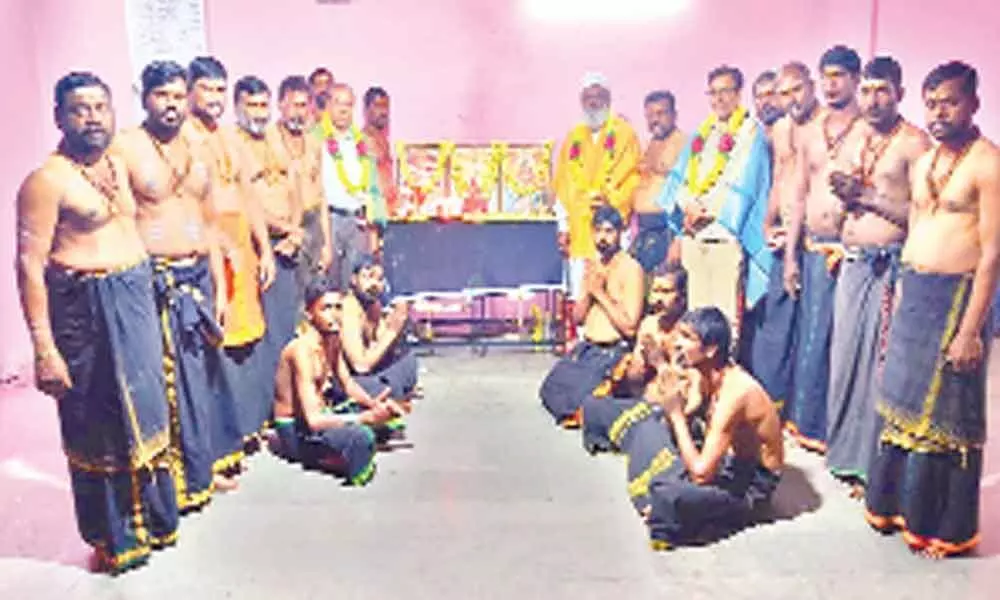Miskin Baithul Charitable Trust Chairman organises Ayyappa puja in Manikeshwarnagar