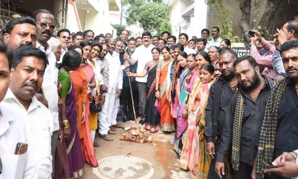 Mynampally Hanumantha Rao visits colonies, vows to resolve all issues