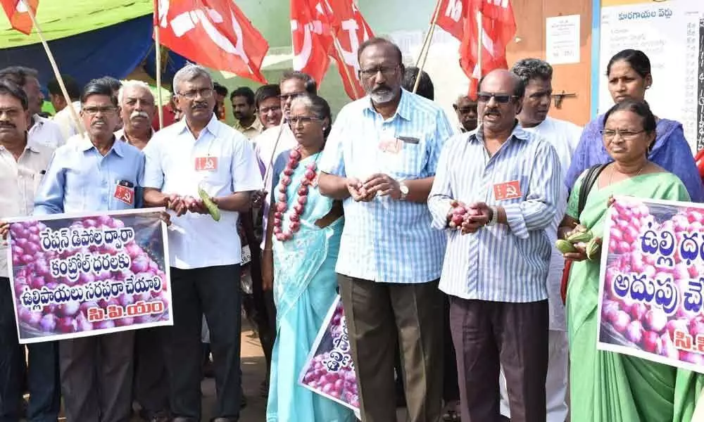 Vijayawada: CPM flays govt for failing to supply onions