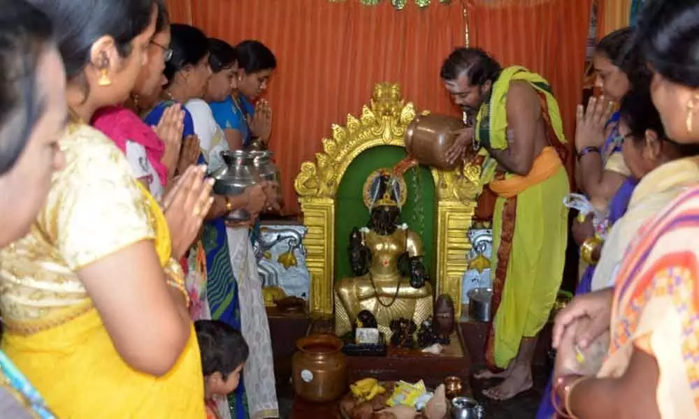 Devotees throng Kanaka Maha Lakshmi temple in Rajamahendravaram