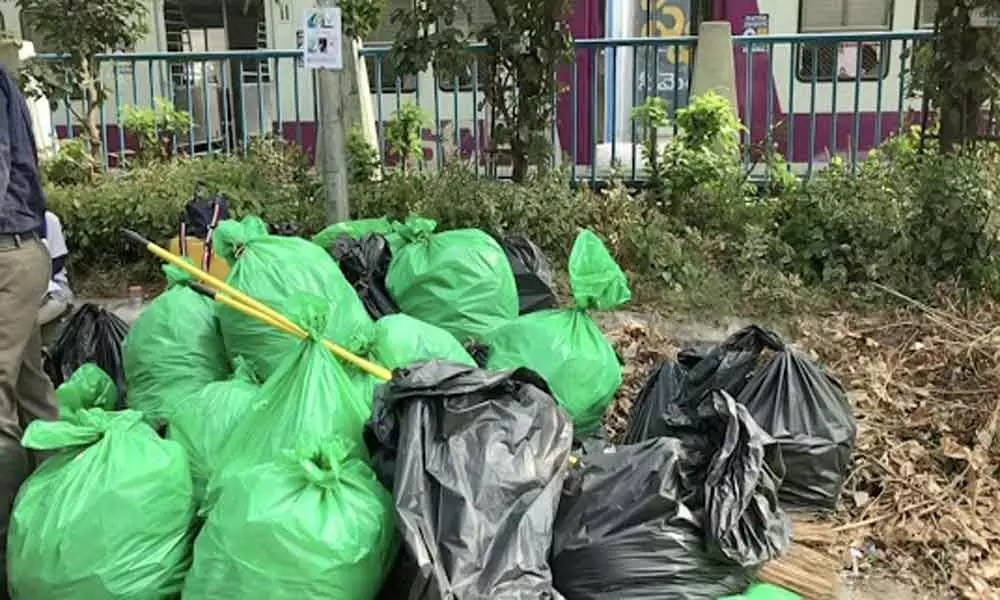 Swachh drive held at Necklace Road