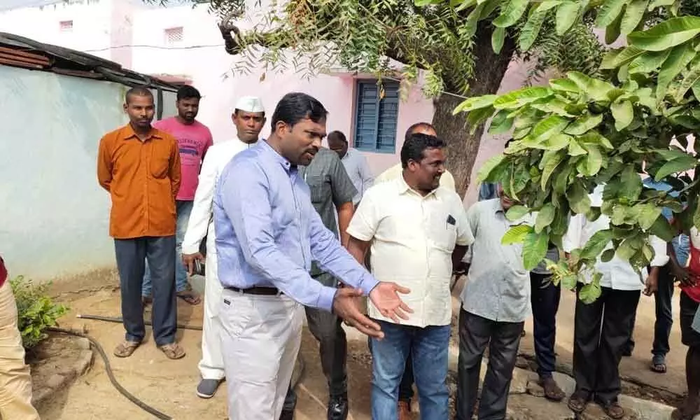 Mahbubnagar Collector Ronald Rose conducts surprise inspection of sink pits
