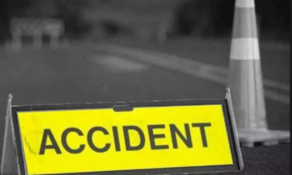 Three dead and four injured in a car mishap in Kadapa