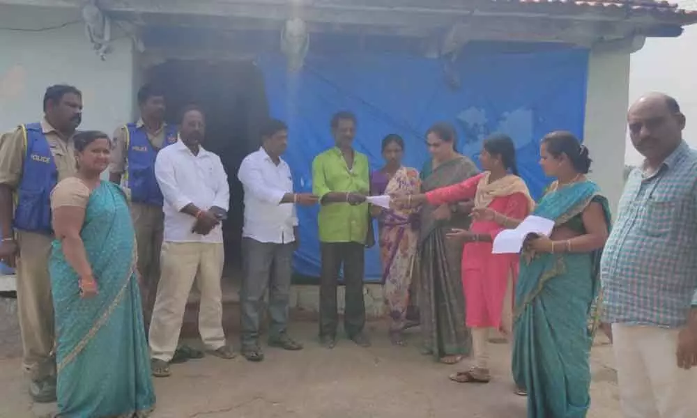 Bhongir: Attempt to perform minor girls marriage thwarted