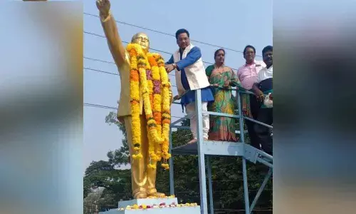 Vijayawada: Karem Shivaji flays Pawan Kalyan over English medium