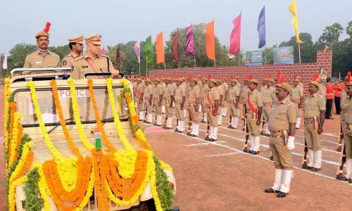 SP Adnan Nayeem Asmi compliments Home Guards for services in Kakinada