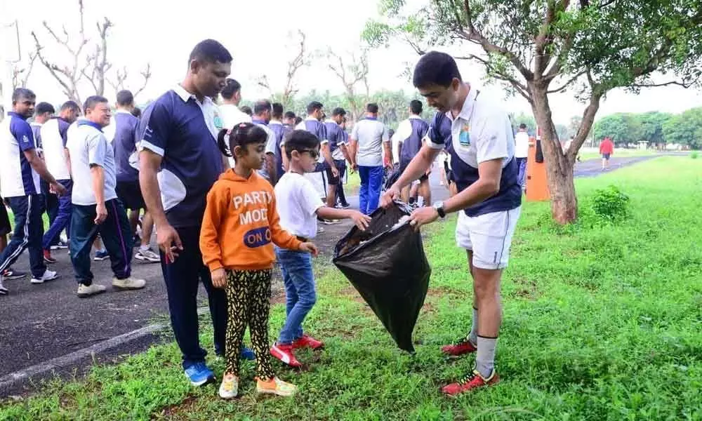 Visakhapatnam: ENC staff pick up 1,500 kg plastic litter in plogging