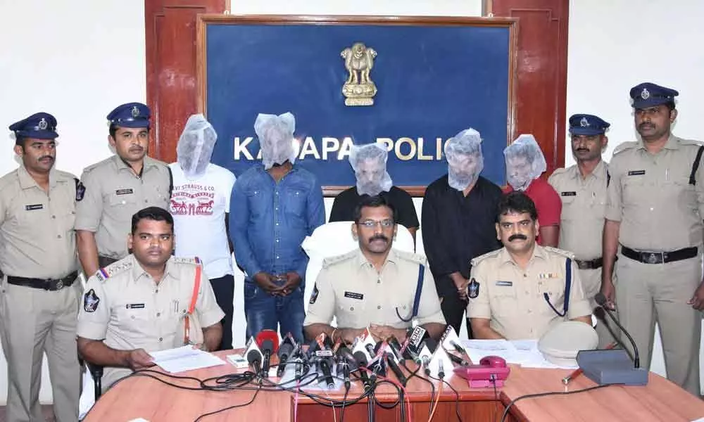 Kadapa: 5-member gang held for circulating fake currency, ganja