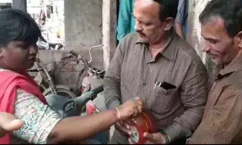 Yakutpura: Outlets selling loose petrol raided