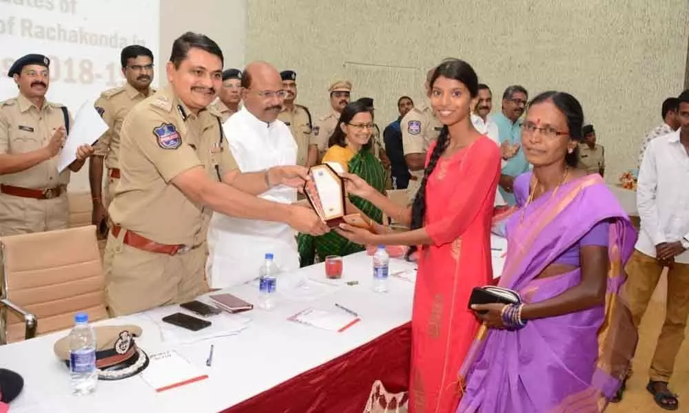 588 selected for police constable jobs felicitated