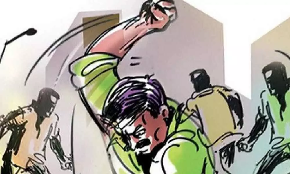 Man attacked by gang over unclear debt in Hyderabad