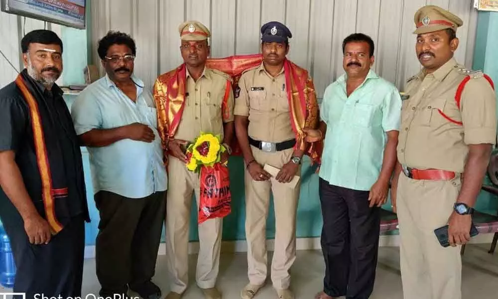 Vijayawada: Brave cops save drowning student