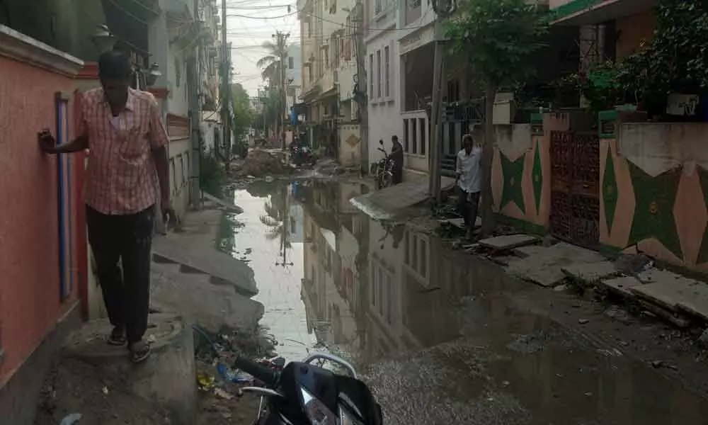 Drainage water overflows on road in Vasantpuri colony