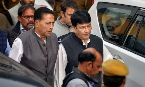 BJP, Congress try to corner AAP govt for Madi fire