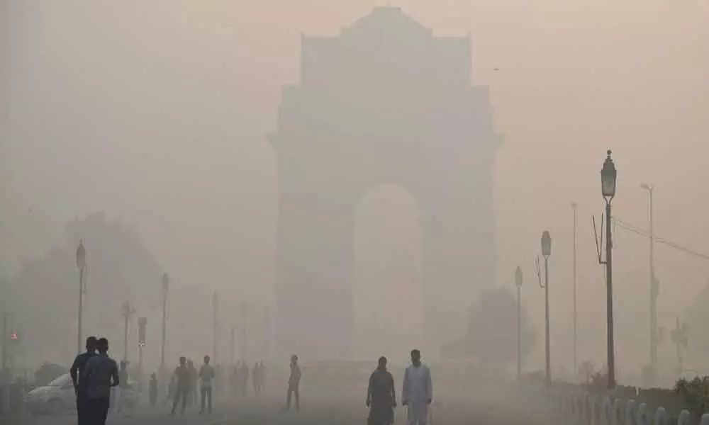 Delhi breathes hazardous air, once again