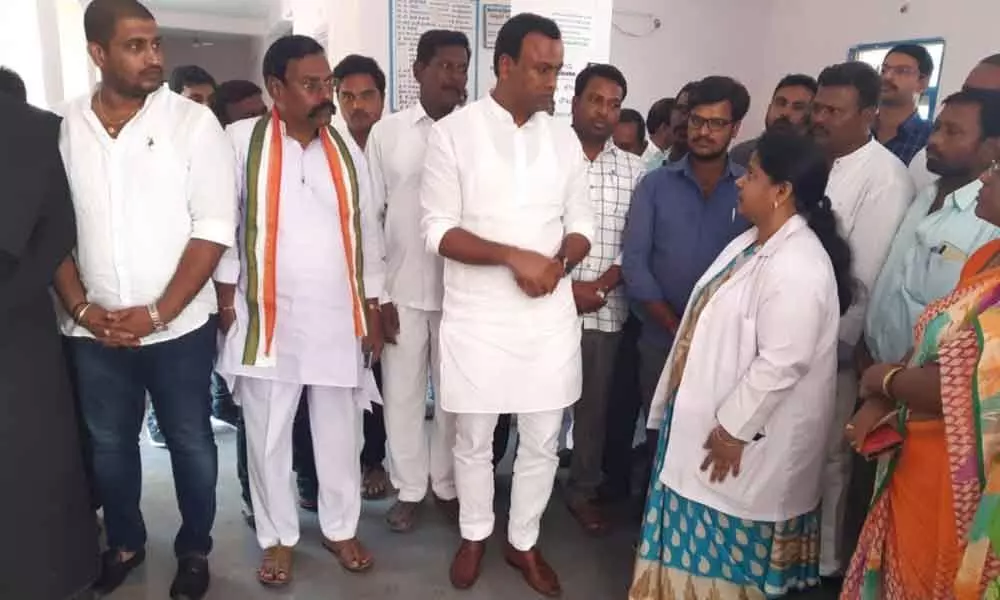 Yadadri-Bhongir: MLA Rajgopal scolds hospital superintendent, asks to do justice with her salary