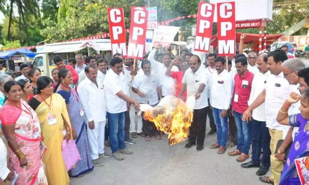 CPM workers burn the effigy of Central government in Khammam