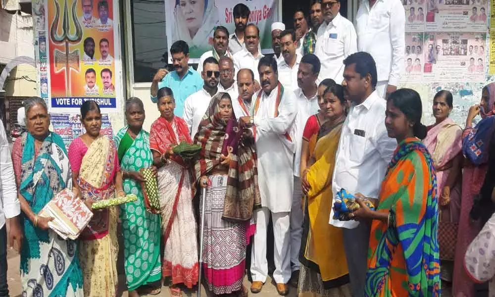 Sonia Gandhis birthday celebrated at Bhagamberpet