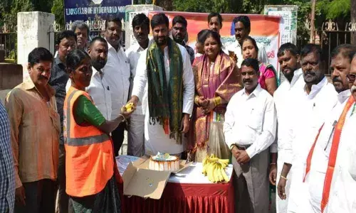 Congress chiefs birthday fete held in Gandhi Nagar