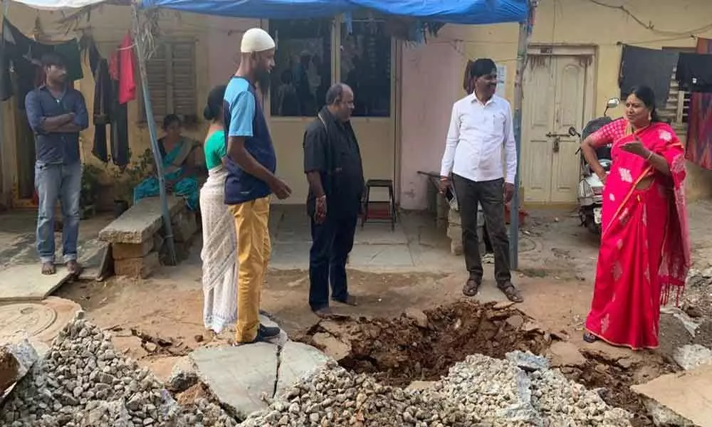 Corporator Pavani Reddy visits road works site in Kamala Nagar